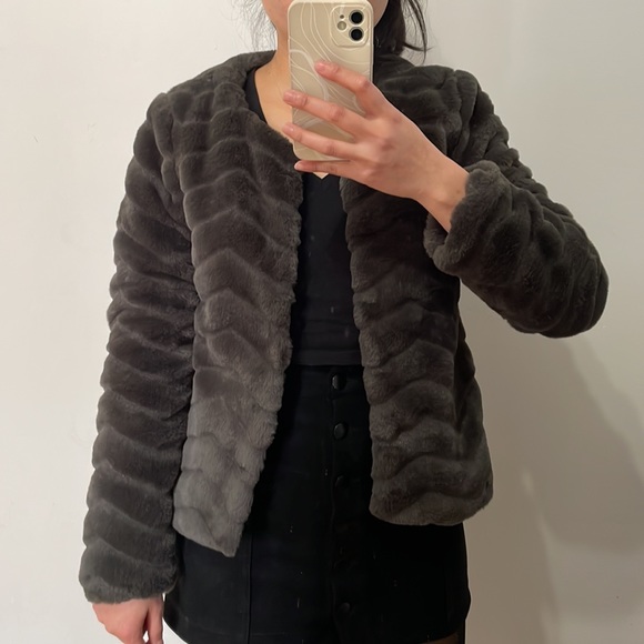 Vera Moda Faux Fur coat - Picture 7 of 7